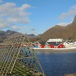 Rorbuene Havn *