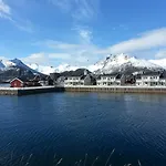 Lodge Rorbuene Havn *