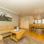 Rorbuene Havn Lodge *