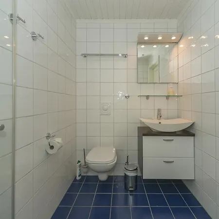 Rorbuene Havn * Svolvær