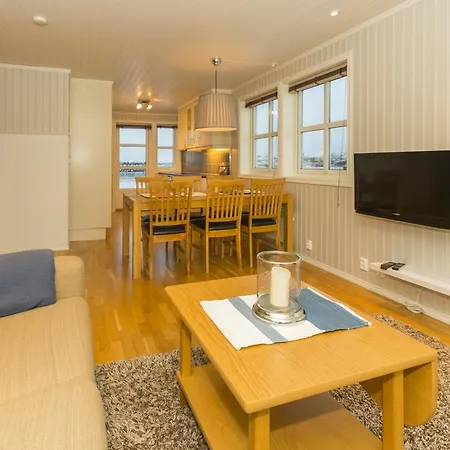 Rorbuene Havn 山林小屋 斯沃尔韦尔