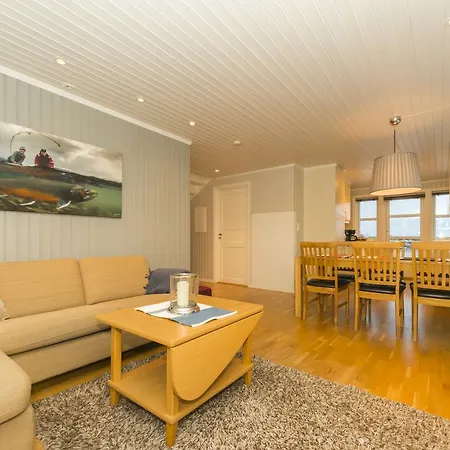 Rorbuene Havn 山林小屋 *