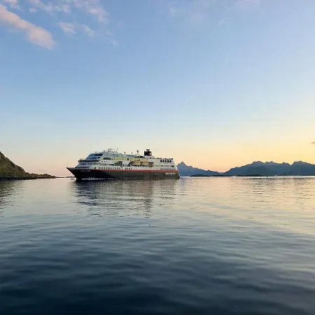Rorbuene Havn * Svolvær
