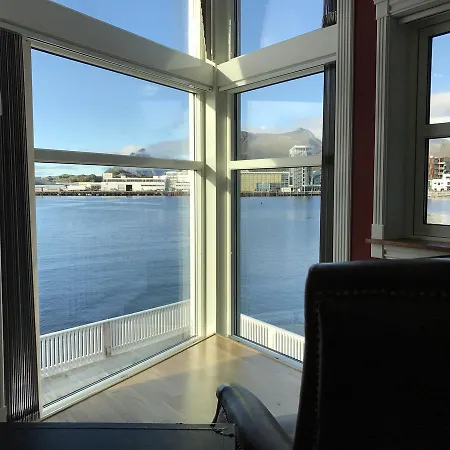 Rorbuene Havn Lodge *